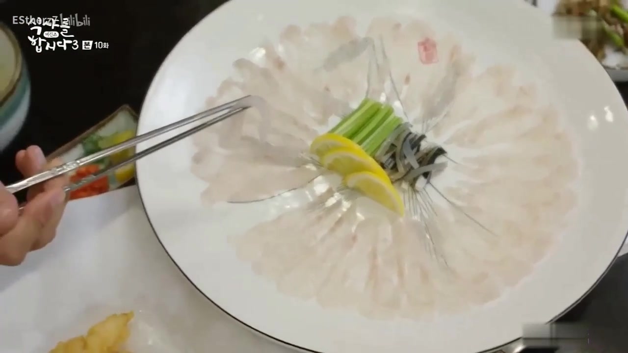 一起吃饭吧3:和女主一起吃河豚生鱼片,要原汁原味的才好吃!