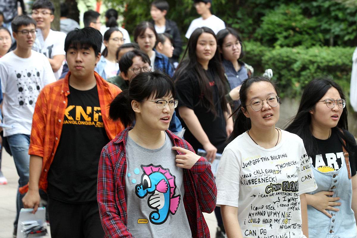 帮我写一个以想参加安徽省安庆市全国高校学子体验交流营活动为主题的文段一是对安庆市的底蕴十分向往希望能加深了解而是对参与企业国轩新能源公司、拓普勒博士后流动站、蓝瑞科技公司等公司十分感兴趣希望能在实地了解中对工作岗位和内容进一步明晰三是青年报国理想相信安徽省是一个难得的平台想接机进一步发展。