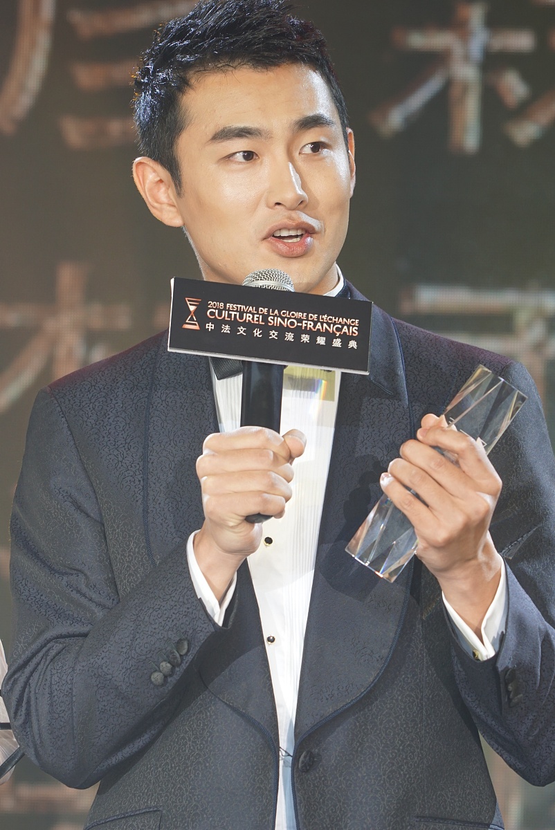 苗苗透视长裙中法电影节启动盛典 尚雯婕束腰风衣扮酷,任达华凌潇肃斗