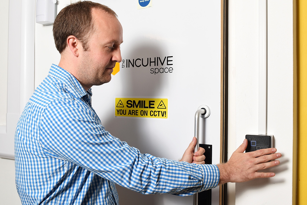 请帮我翻译：大豆和水稻分别有18个样品