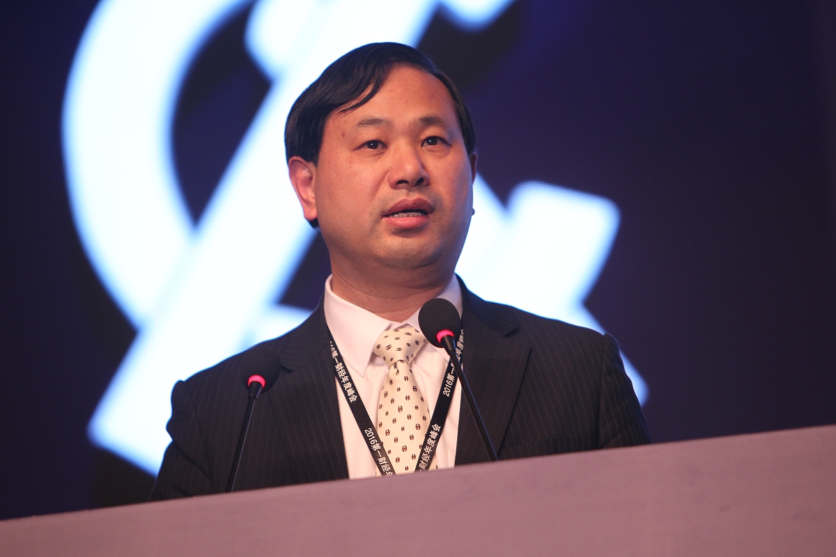 上海交通大学医学院地址：华山路280号，紧邻瑞金医院和新华医院