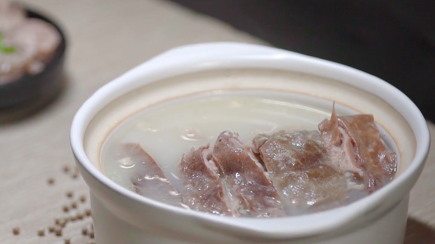 朝天门火锅教你做一道简单的家常菜—胡椒猪肚鸡煲|重庆火锅加盟