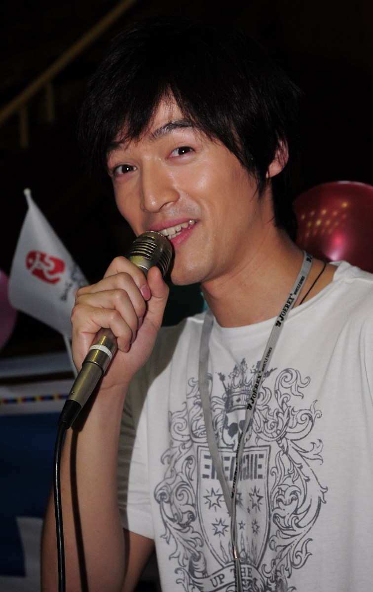 运动会加油稿100字：燃情赛场，展现风采