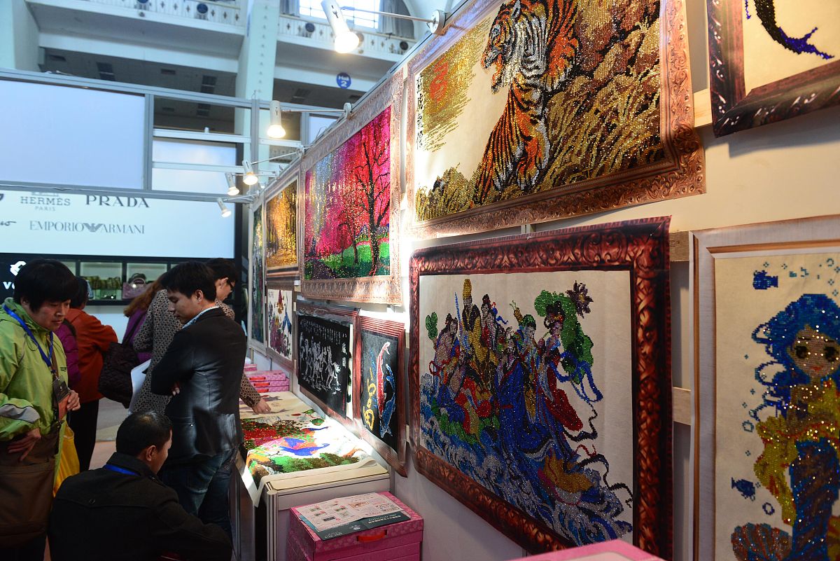钻石画教程：简单步骤教你完成你的艺术作品