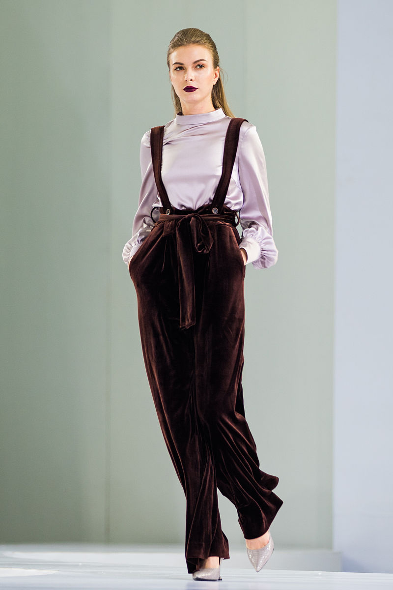 女士肥大宽松连体背带长裤：舒适时尚，百搭经典