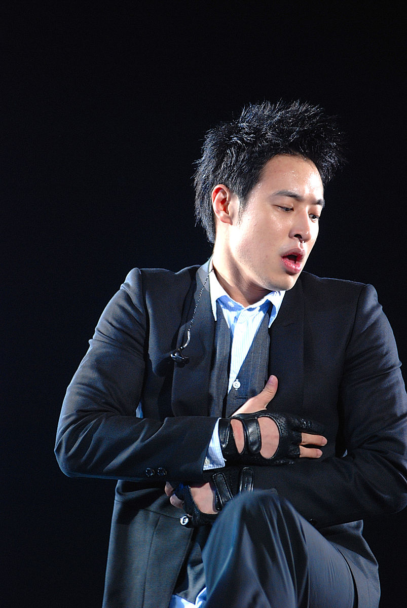 鹦鹉酒吧：一杯啤酒，一份工作！