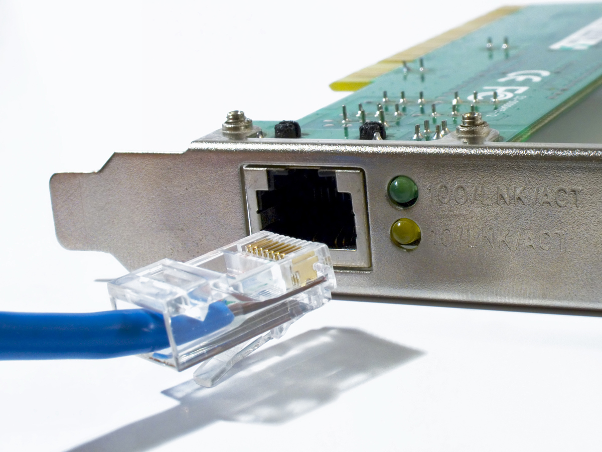 客户一直采购音频连接器，但最近一两年没有在我们这里采购了，想询问一下客户原因，我们有什么可以帮到他的，我们是连接器工厂，我们提供一站式的服务，用英文发一封邮件