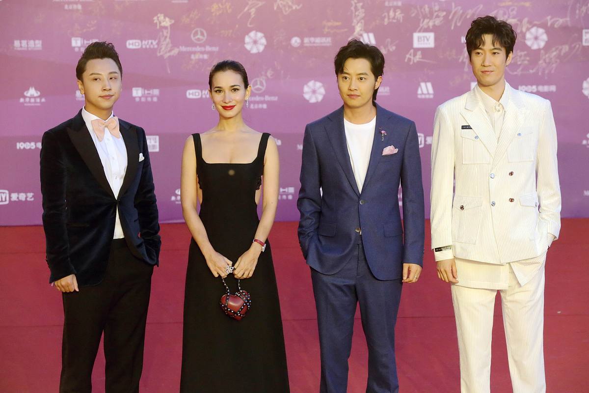 国内电影中的女性成功者与'大女主'角色形象分析：战狼2与李茶的姑妈