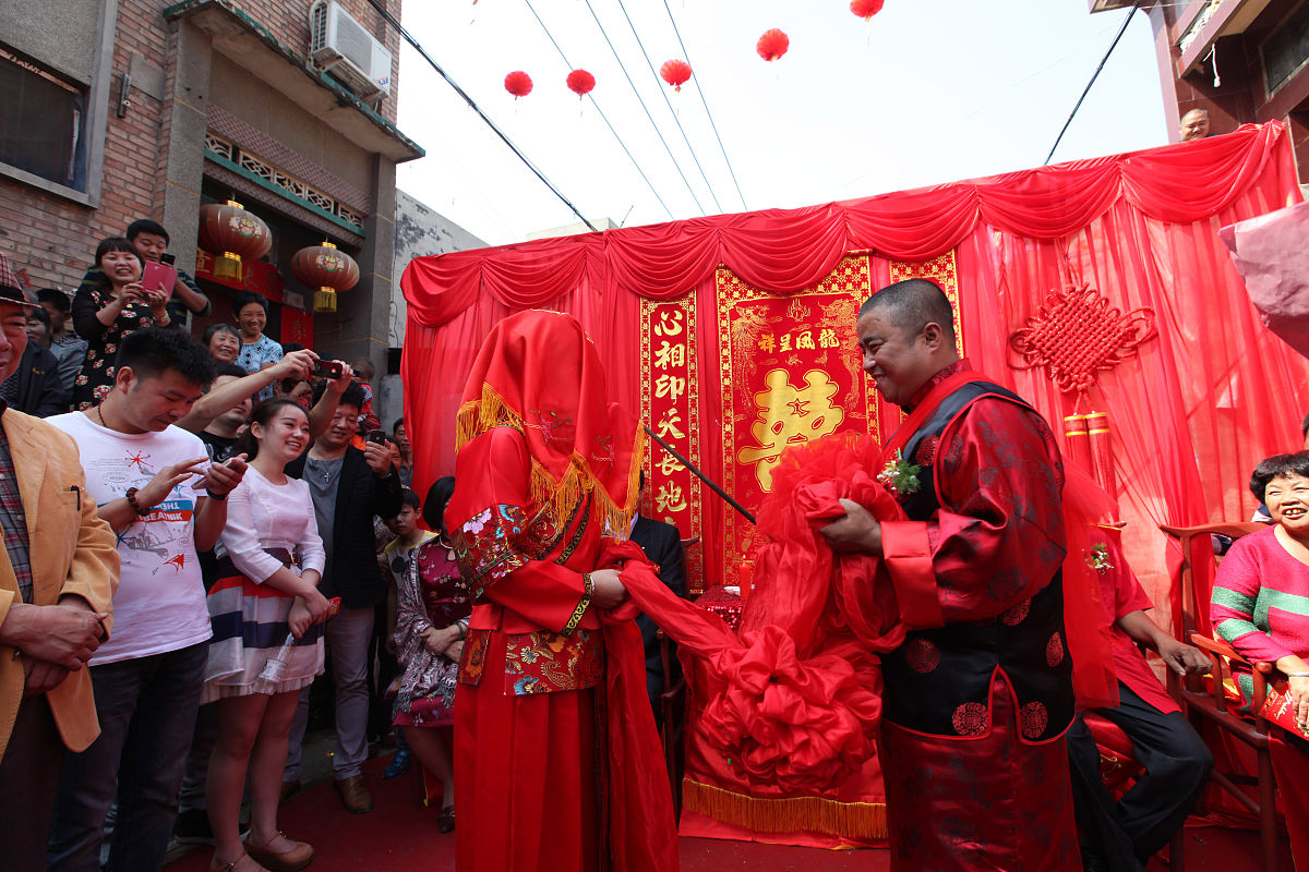 女儿出嫁了可以在娘家办法事？ 帮我用250字描述