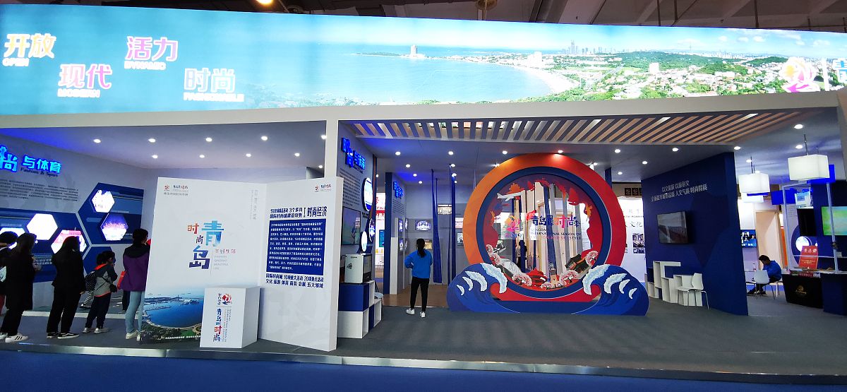 康师傅饮品品牌体验馆 康师傅梦想探索乐园 天津滨海新区先进制造职业技能公共实训中心 体验报告 先进的泡面生产车间 自动化车间 泡面的生产流程 有关泡面的游戏 赠送方便面小礼品 缩小版流水线模型 先进的设备 机器人 表达对先进技术的渴望 5000字