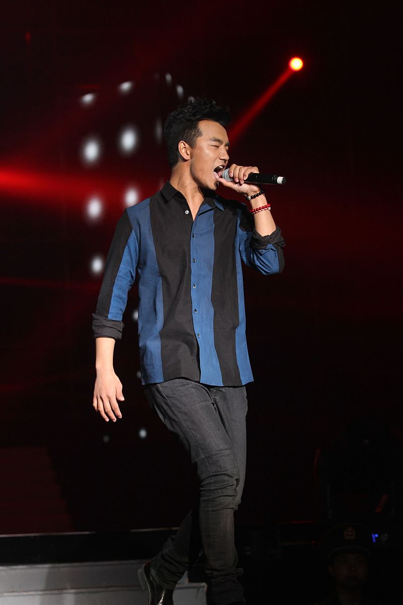 2013年10月26日,湖南宁乡,2013快乐男生赛后首场演唱会在湖南宁乡县百