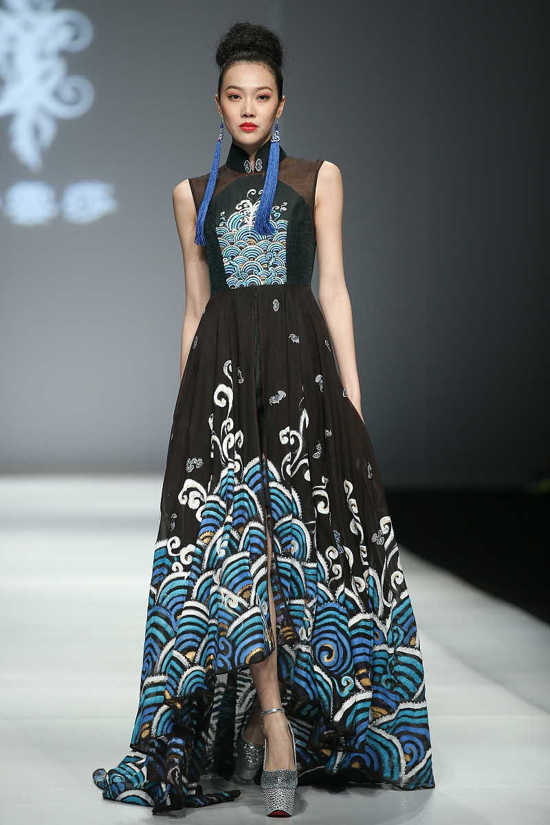 印花诗词：细腻华美，点缀服装，集于身上如花开