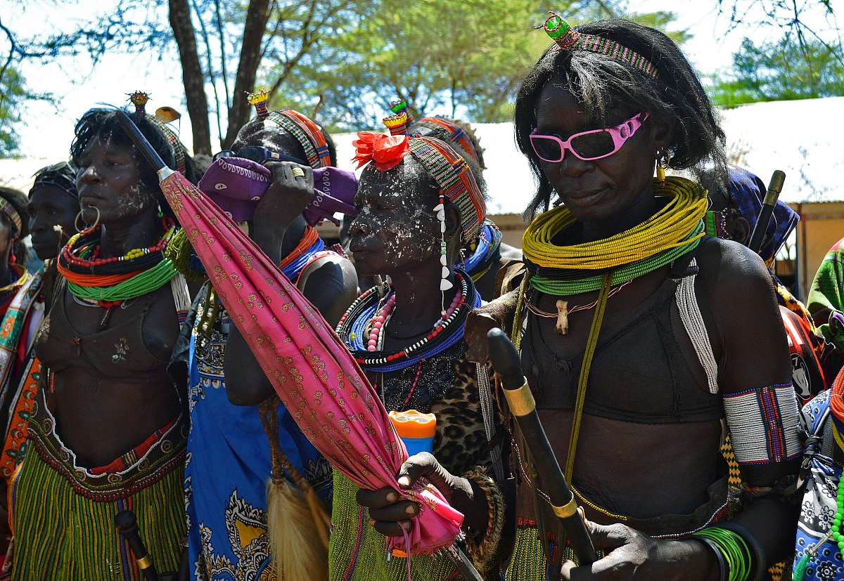 强势文化入侵对各民族本土文化的影响 请细化成三个方面讲