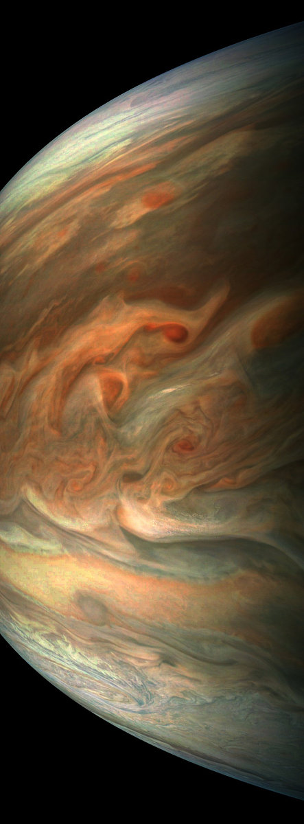 最新照片显示:木星大小红斑近距离相遇
