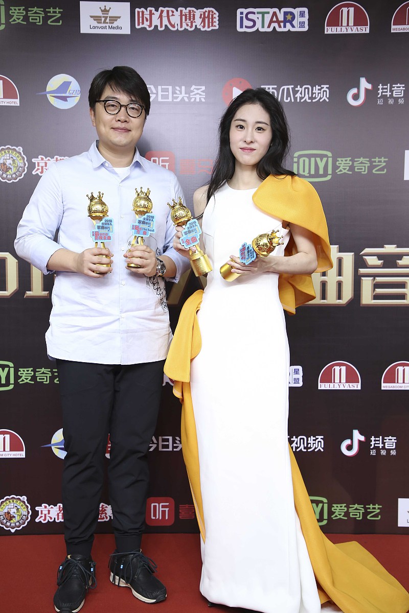 2018年8月29日,北京,2018华人歌曲音乐盛典颁奖礼后台.***_***张碧晨