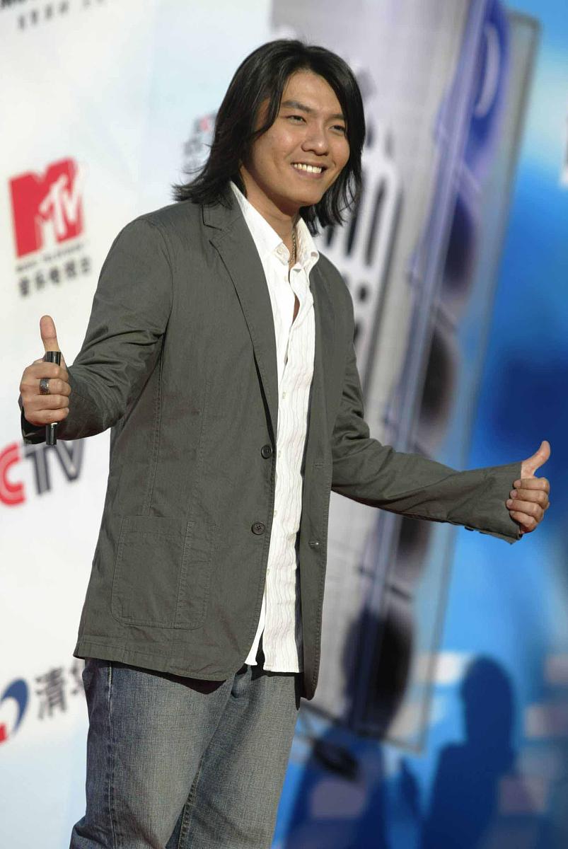2004年7月24日,北京,第六届cctv-mtv颁奖隆重举行,众多明星出席典礼.
