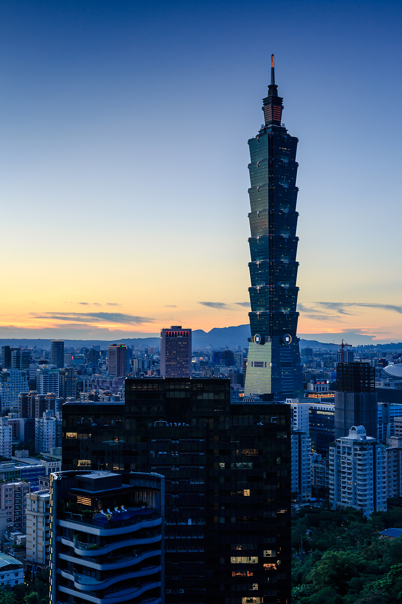 2018年9月18日,台湾,台北夜景.***_***位于台北市区的象山是俯瞰城市