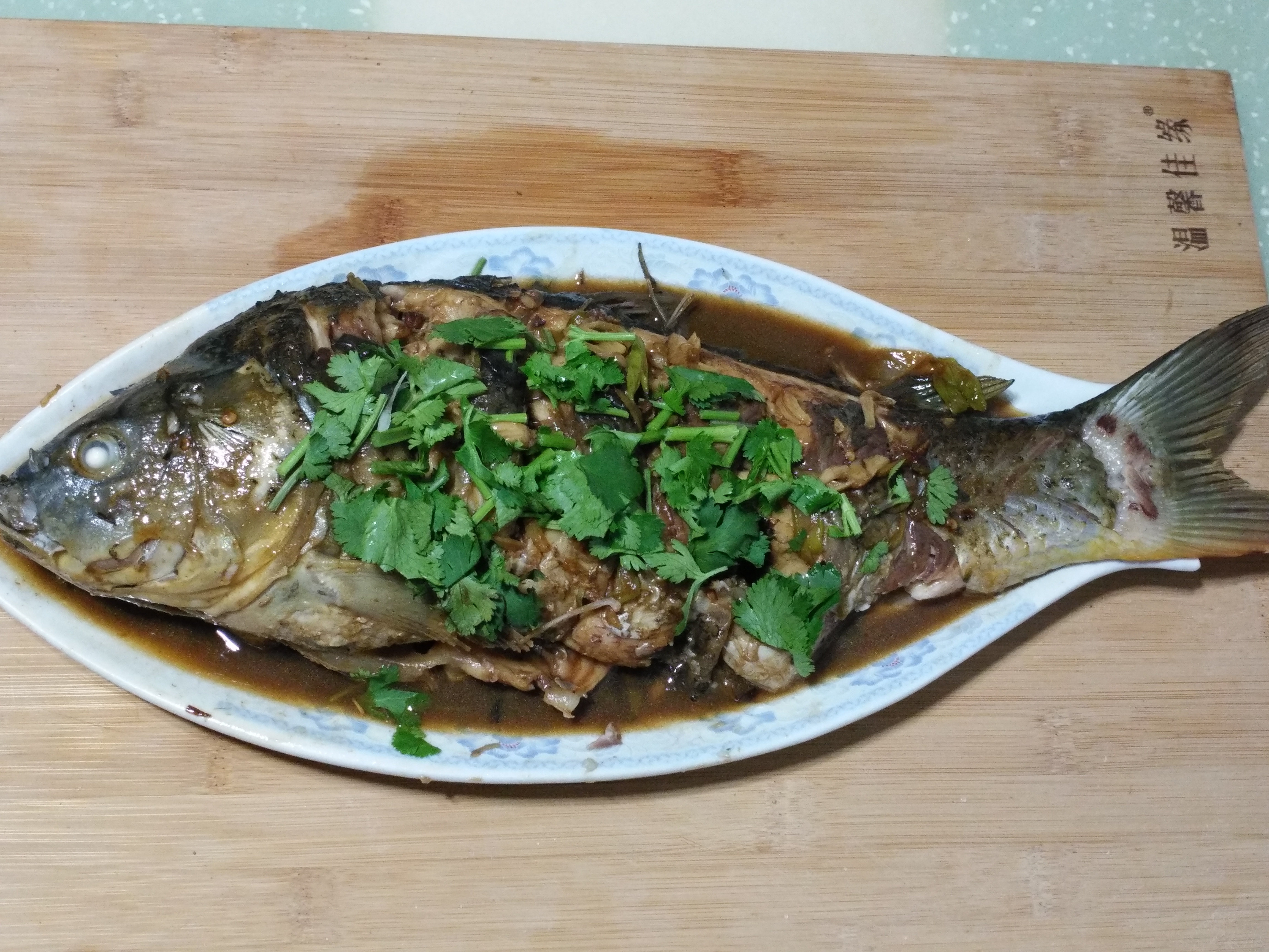 今天咋吃饭:这样炖出来的鱼好味道,教你怎么炖鲤鱼,看了就想吃