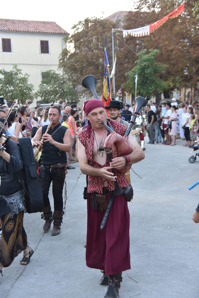 蒸发夜兰的输出手法