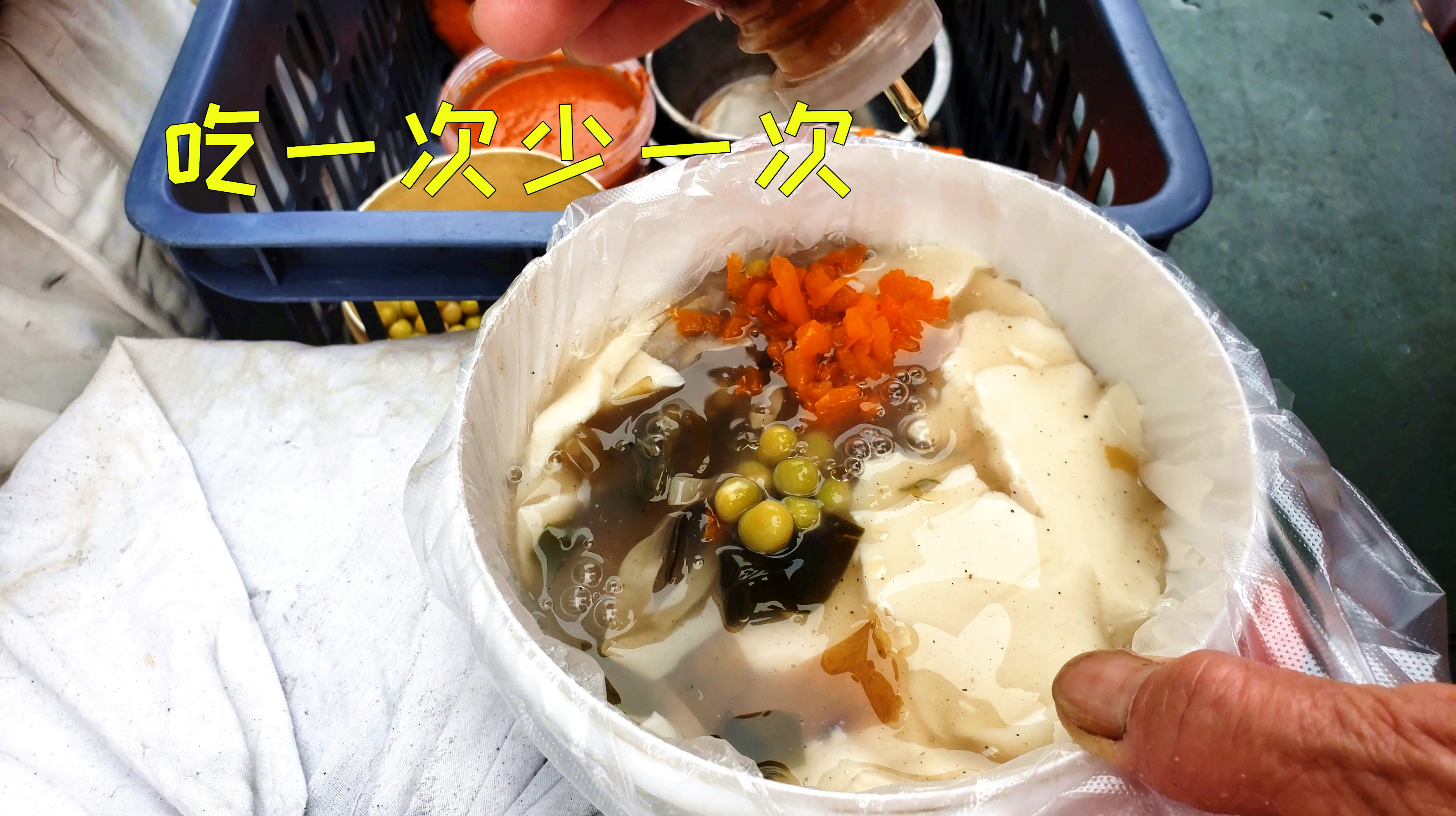 街头日渐消失的老味小吃豆腐脑,在家做不出来的老味道