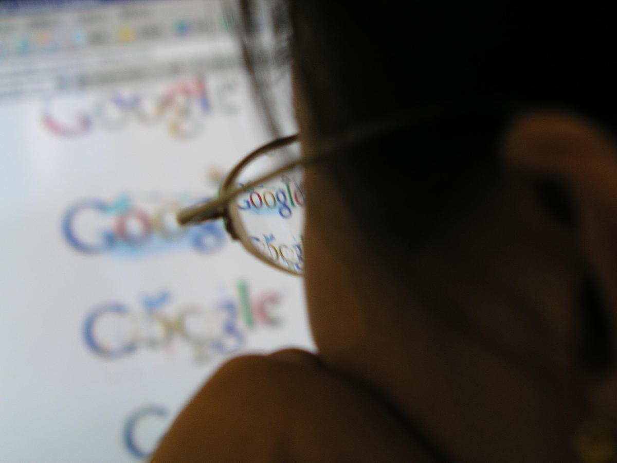 怎么通过手机号跟姓名找到这个人在网络文章上的评论