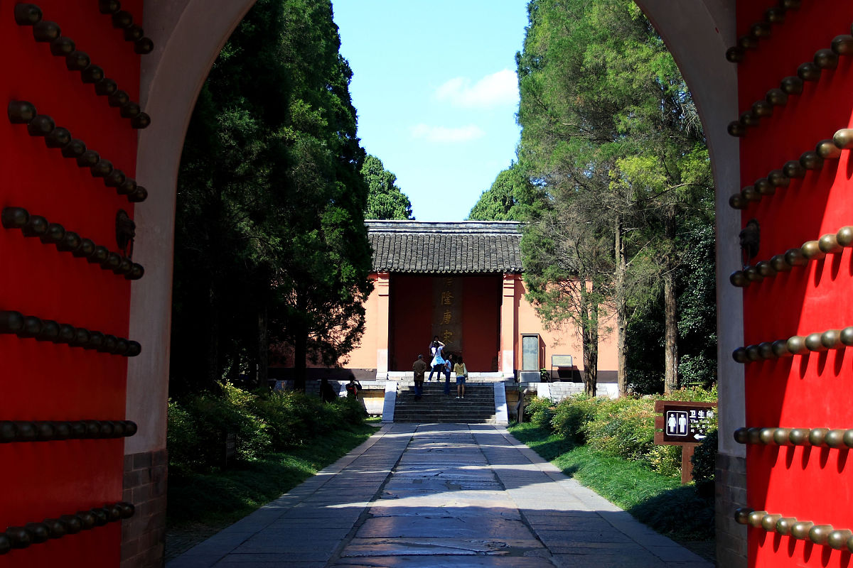 帮我安排一份南京为期两个月的游玩计划