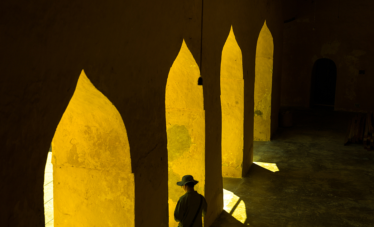 你好要如何设置评价基础设施项目的标准呢？字数要求1000字谢谢