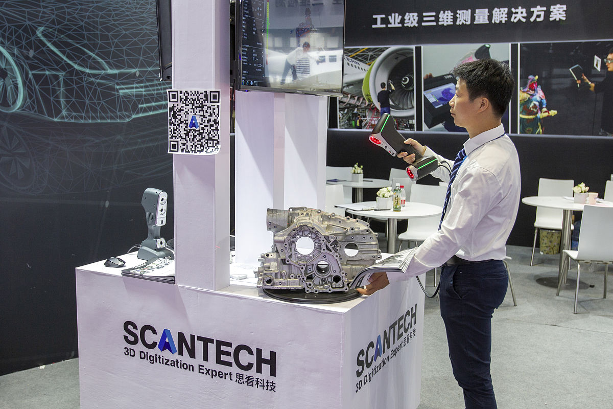 利用VHDL语言编写一个八位寄存器