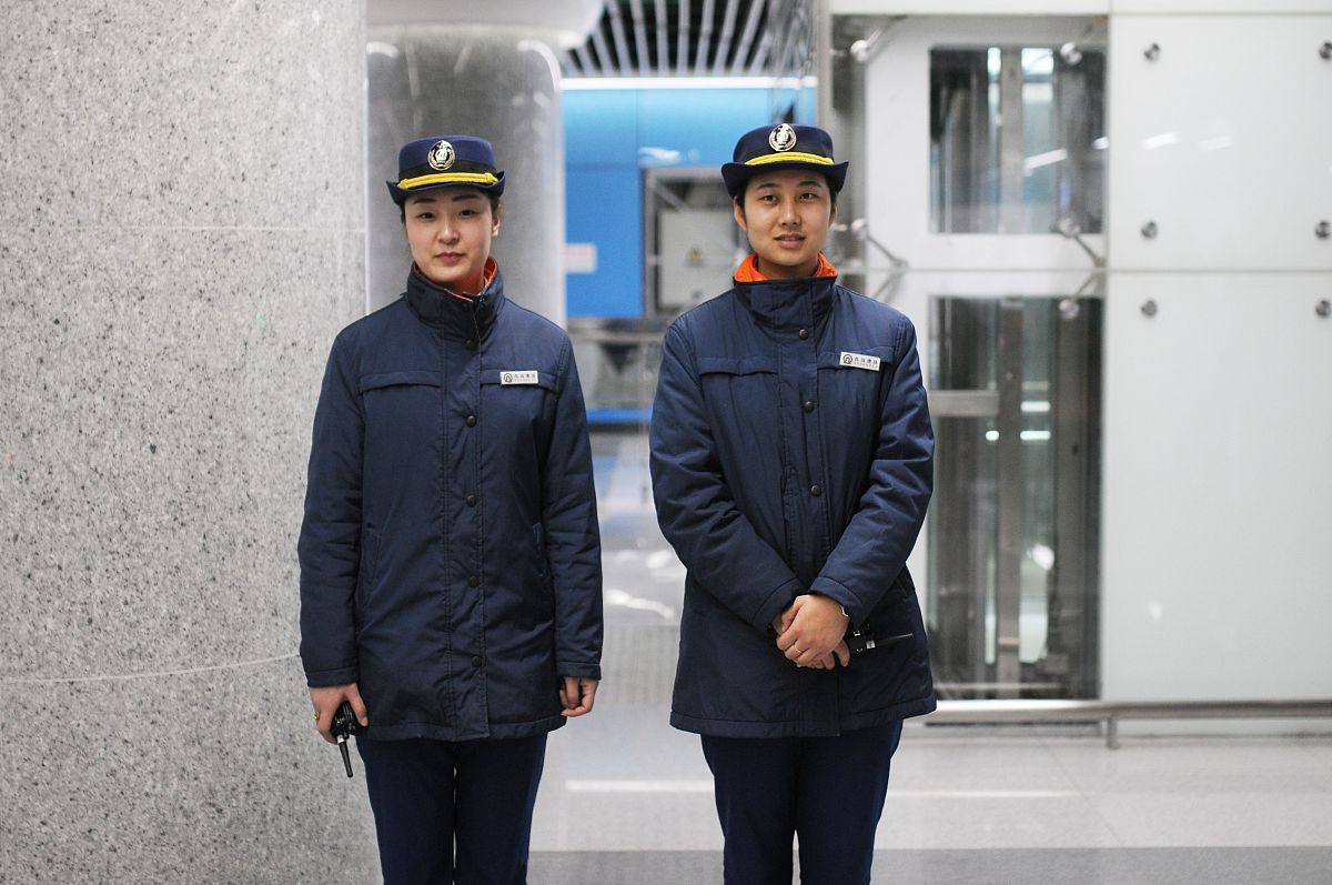 优秀地铁站务员案例：张伟、李明、王晓