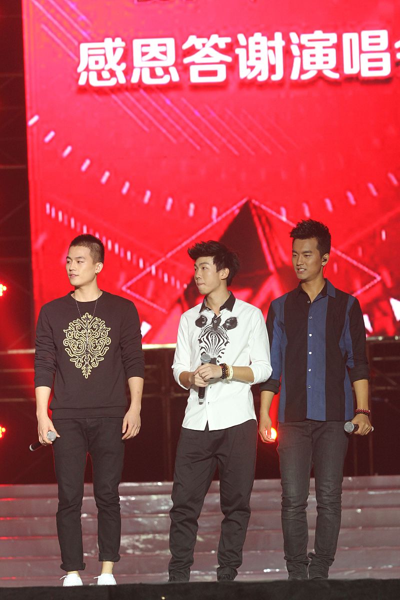 2013年10月26日,湖南宁乡,2013快乐男生赛后首场演唱会在湖南宁乡县百