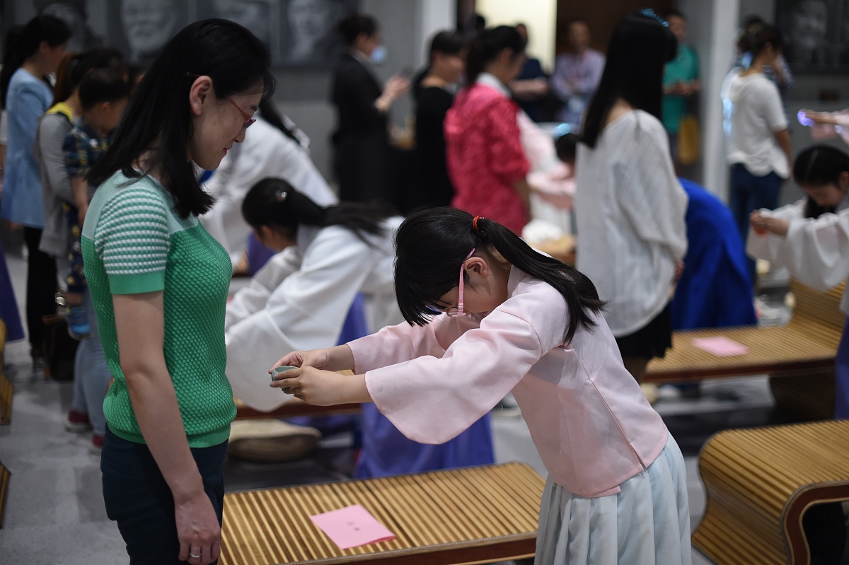 用文言文表达对父母的感谢：感念父母深恩，愿尽孝报恩