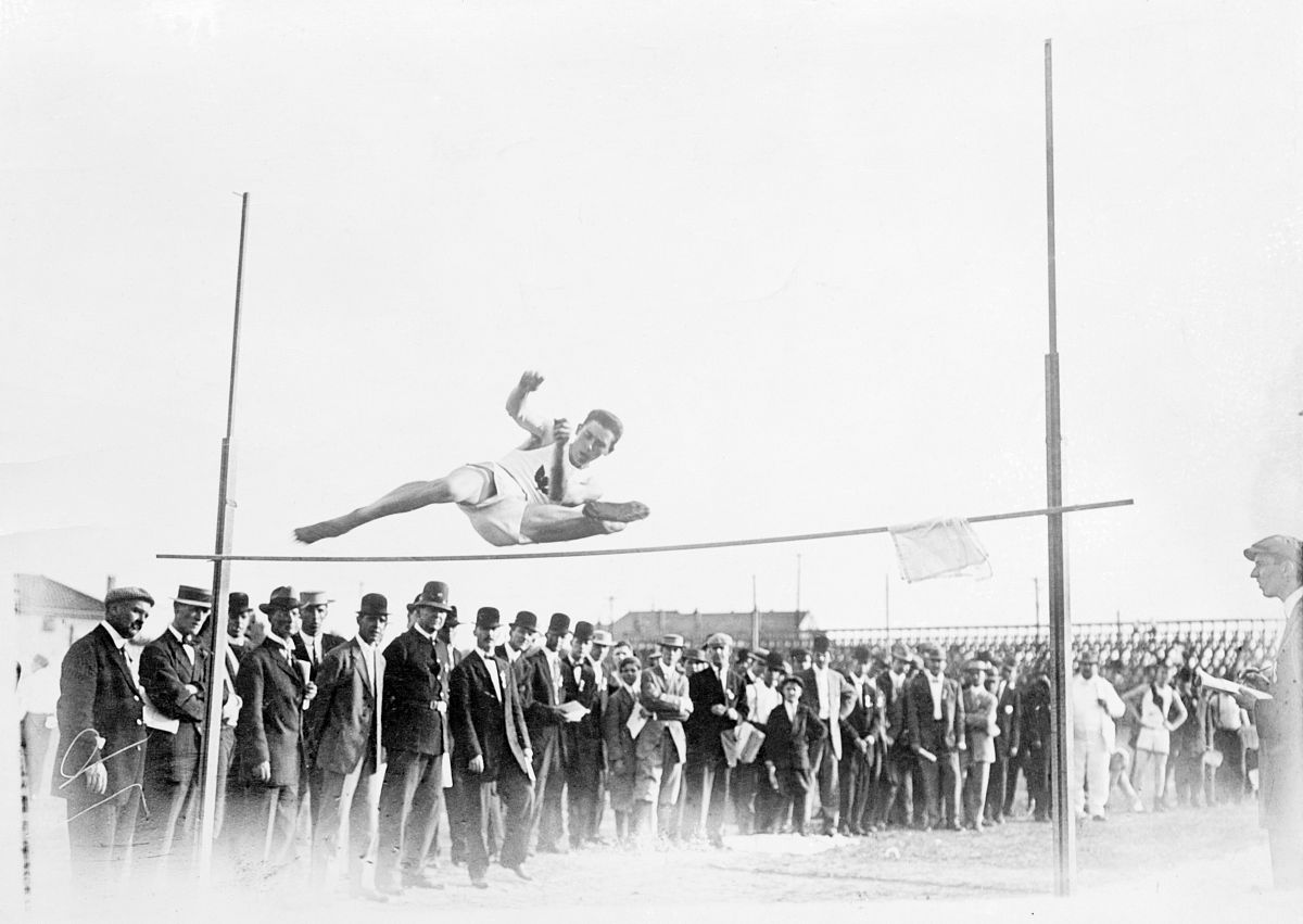 最早担任教练是几几年