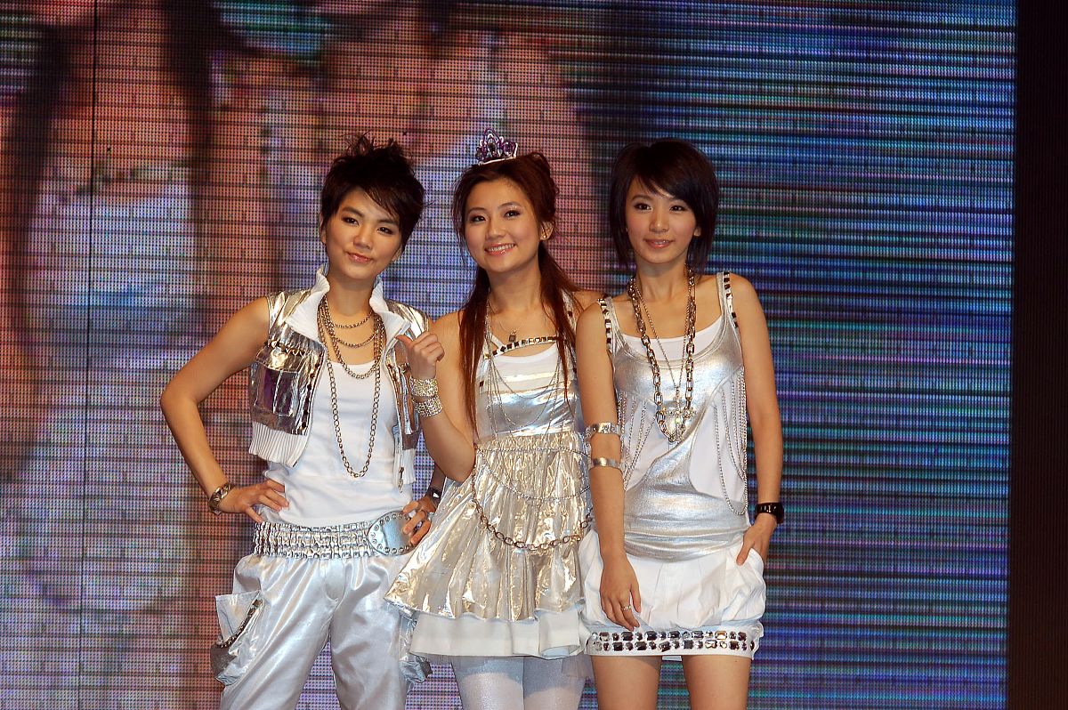 2007年 10月 14日 , 北京 , she 代言 某 化妆品 .+++_+++she
