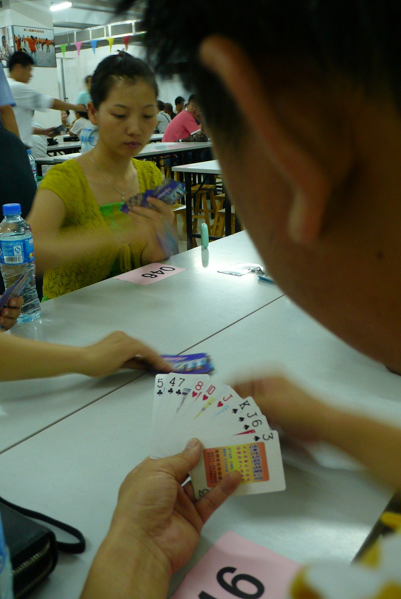 2008年7月5日,河北沧州,"迎奥运扑克牌升级大赛"举行.+++_+++迎奥运扑