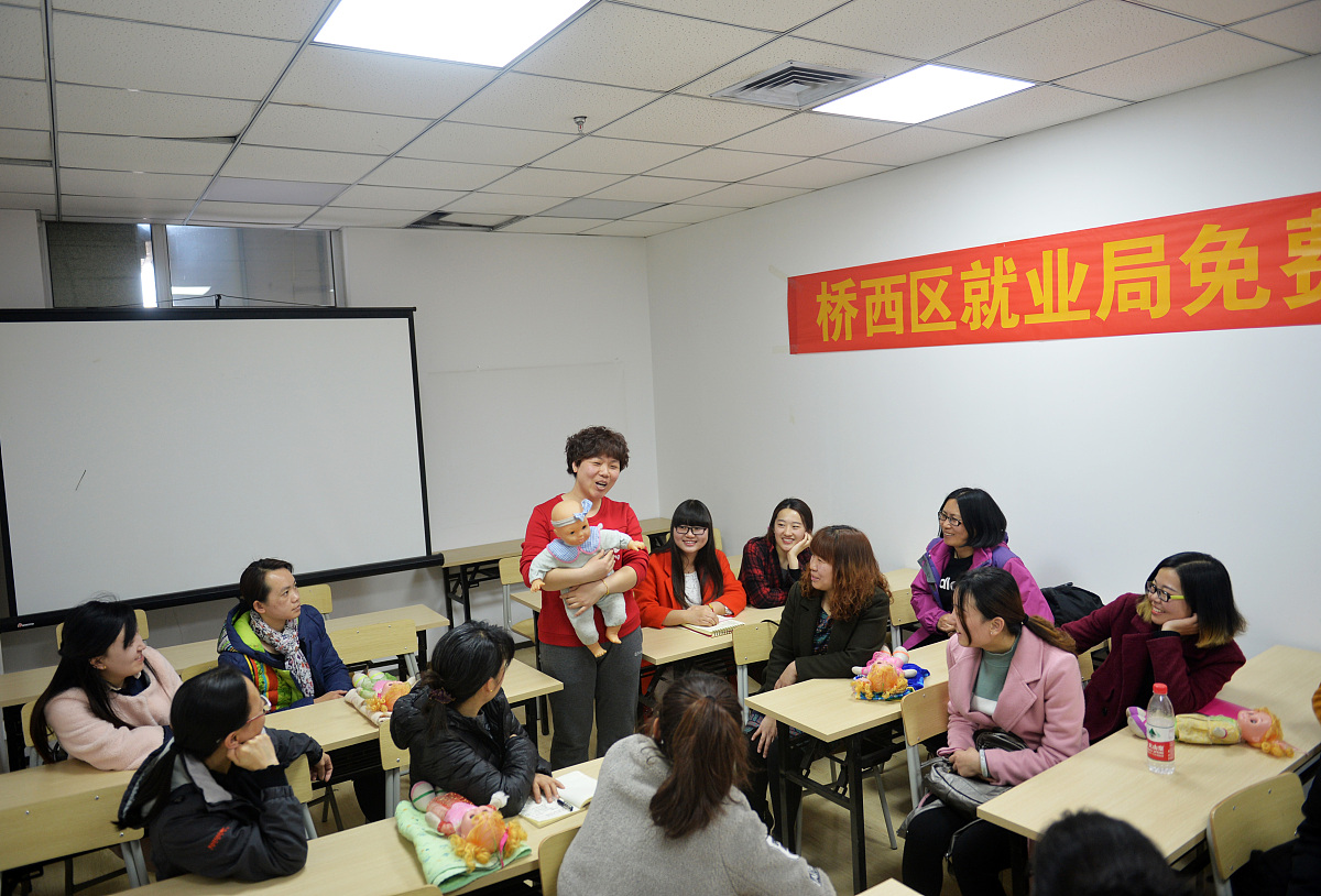 中专幼儿教育专业前景分析：就业、发展、挑战