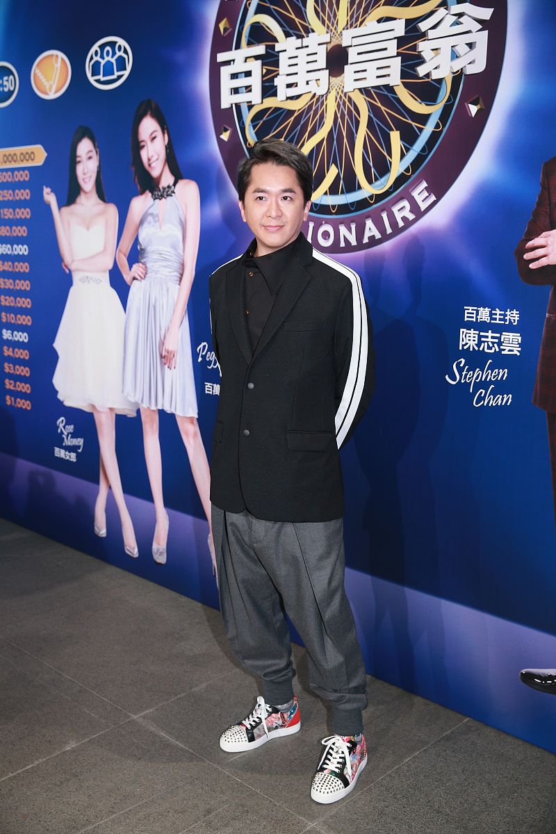 2018年1月2日,香港,明星参加"百万富翁2018 名人版"节目录制.邓兆尊
