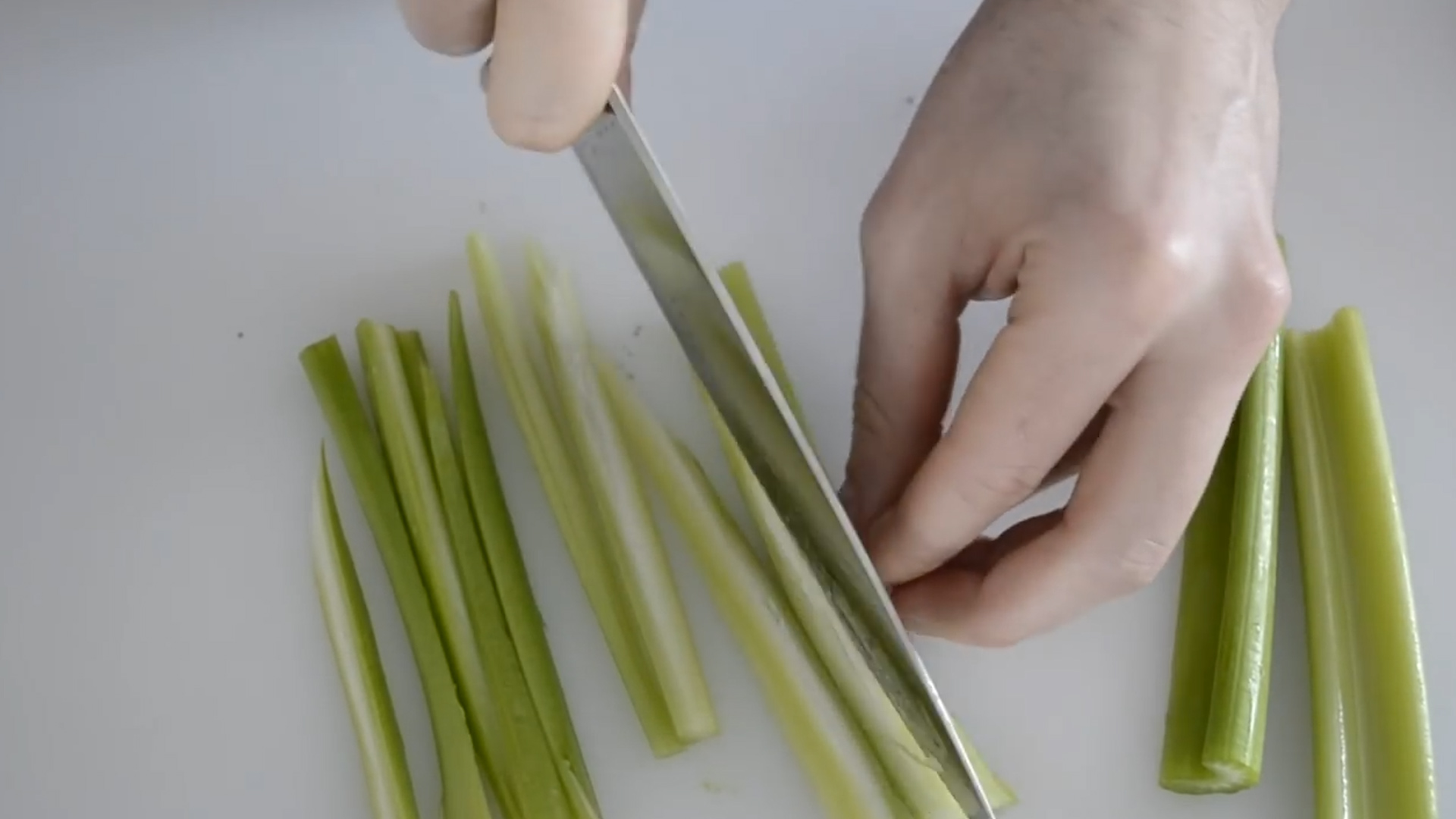 芹菜这个部位养肾排毒效果竟这样好!但一类人可不能吃