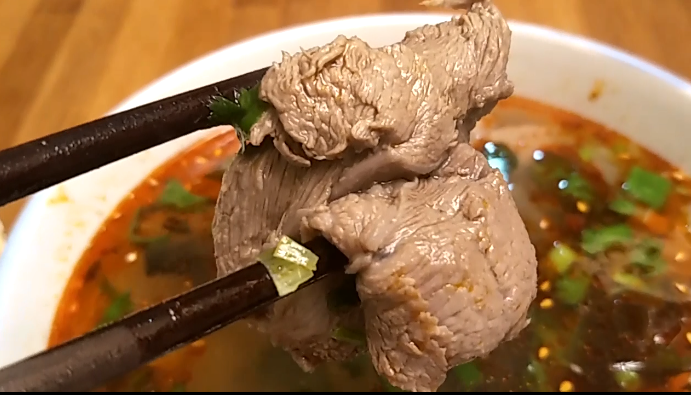 西北一绝清汤羊肉泡馍,熬汤调料配置,烙馍技巧都告诉你,来一碗