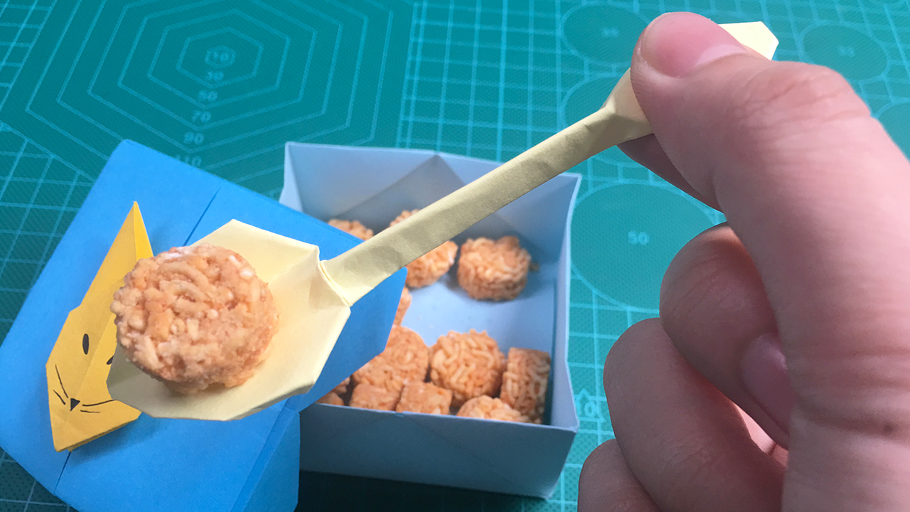 自制折纸小勺子,吃零食再也不怕把手弄脏了,同学们赶紧学起来!