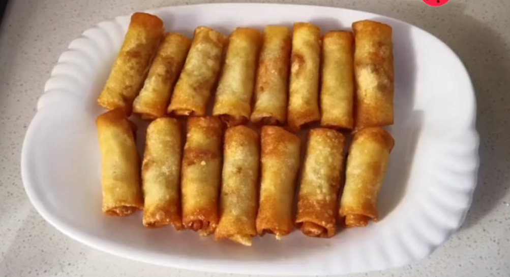 快过年了,教你在家自制春卷,三步轻松搞定,嘎嘣脆