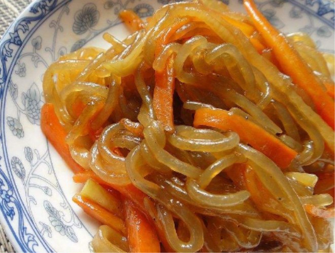 红萝卜丝炒粉条的家常做法,软糯可口,喜欢吃粉条的都来看看啊