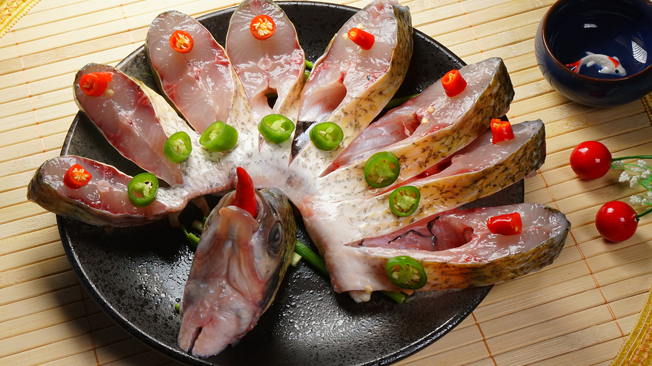 教你在家做孔雀开屏鱼,年夜饭有了“她”,一下子喜庆很多