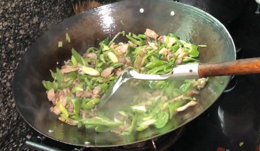 农家小炒肉,吃了还想吃!