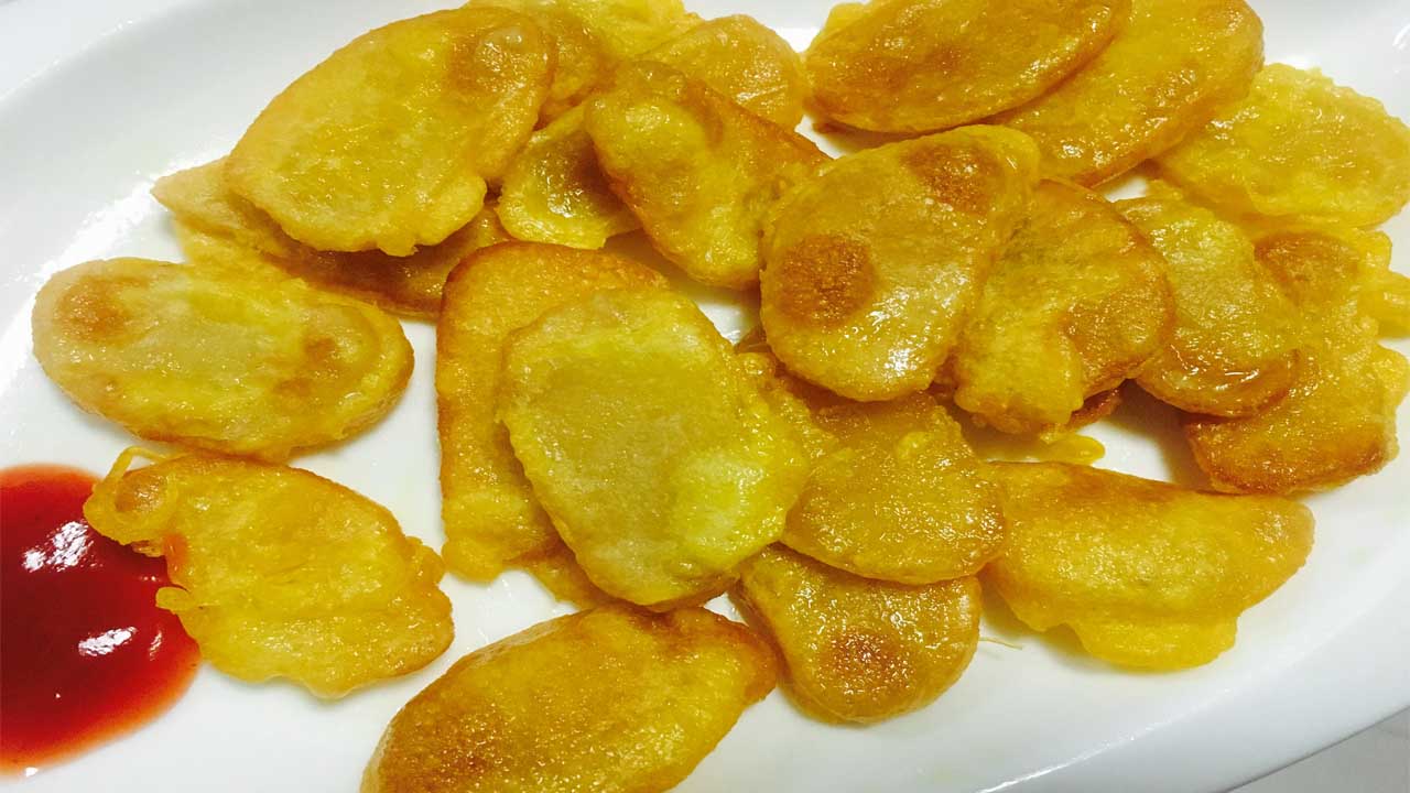 一碗面粉一颗鸡蛋,搅拌后裹上年糕,出锅酥嫩软糯,孩子特爱吃