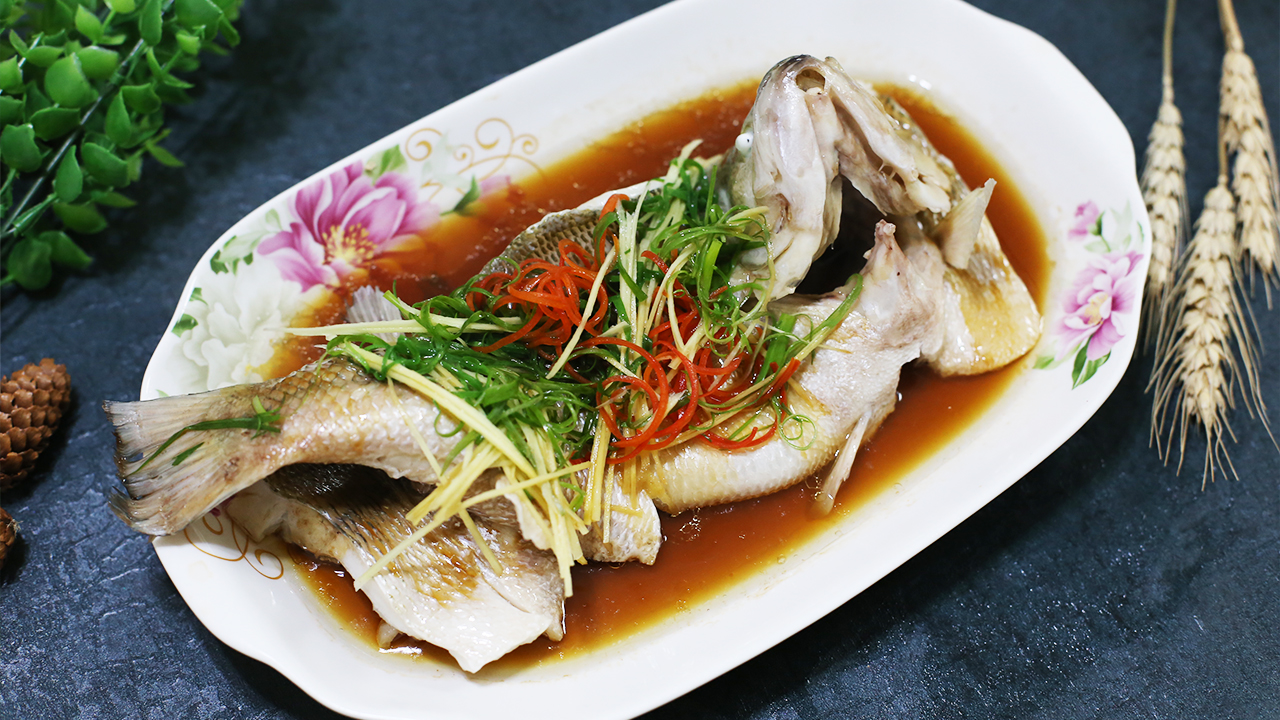 终于找到了!这才是我要的清蒸鲈鱼做法,步骤清晰详细,太完美了