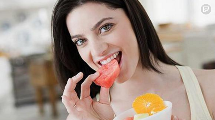 传统陋习害人不浅,谁说坐月子不可以吃水果蔬菜?专家告诉你答案