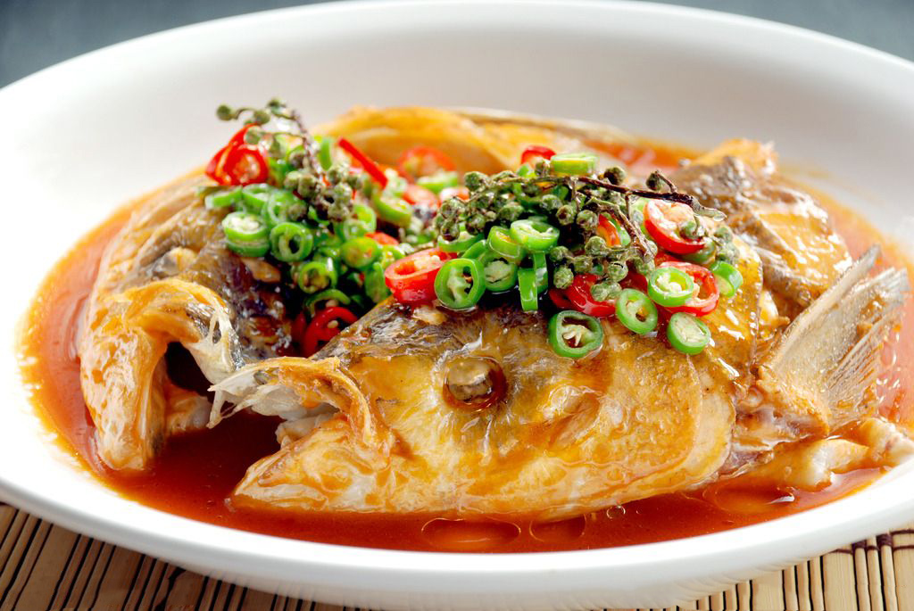 鱼头和它一起炖,酱香浓郁超下饭,比剁椒鱼头还好吃,上桌秒光