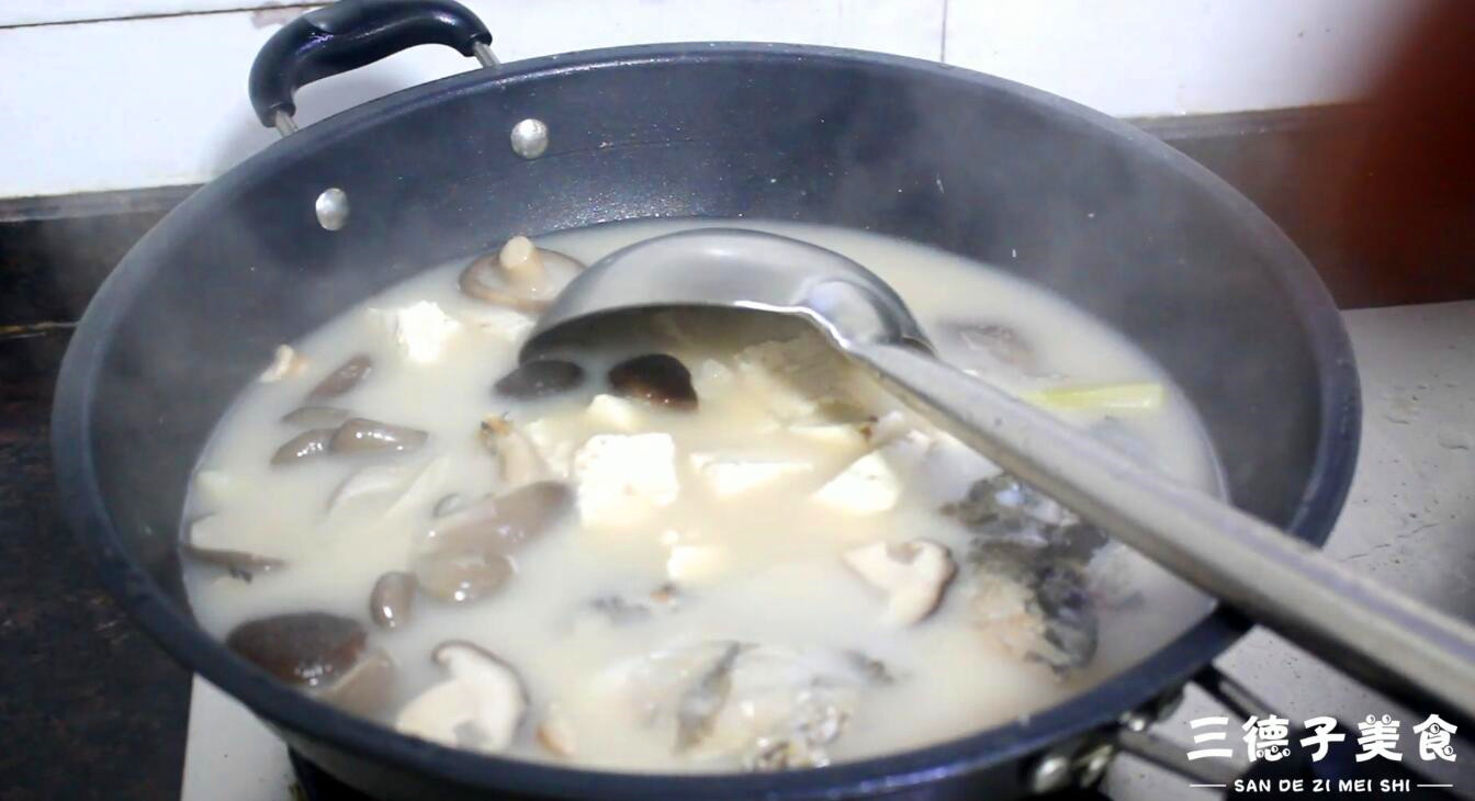 你绝对没喝过的鱼头汤做法,健康营养,喝完全身暖和,年夜饭必备