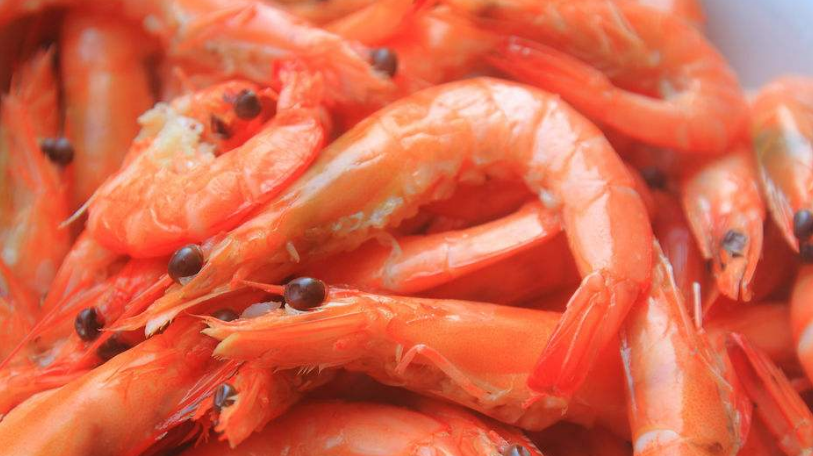 虾的这个部位含有大量重金属，你知道吗？记住千万别吃！