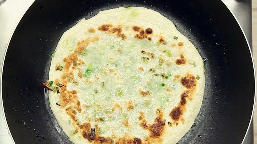 葱油饼最简单的做法,手残党和懒人的必备食谱!